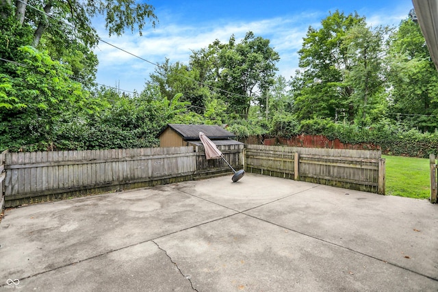 1065 Chevy Chase Ln, Carmel, IN 46280 - fenced backyard with a patio area