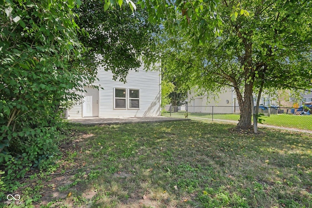 2629 Redland Ln, Indianapolis, IN 46217 - view of yard with a patio