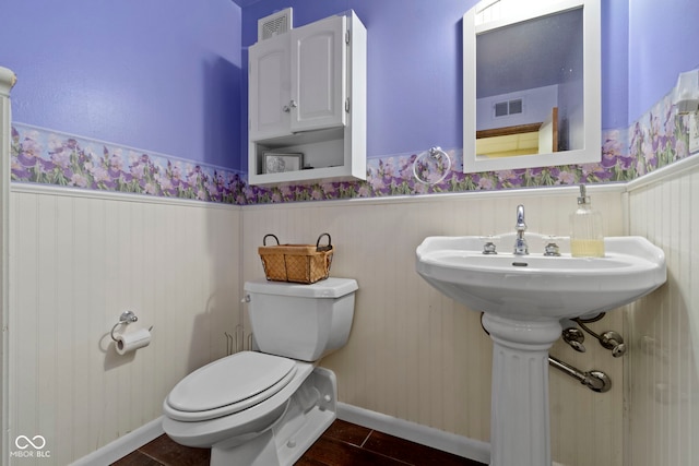 812 Eaglewood Dr, Zionsville, IN 46077 - half bathroom featuring a wainscoted wall and wood finished floors
