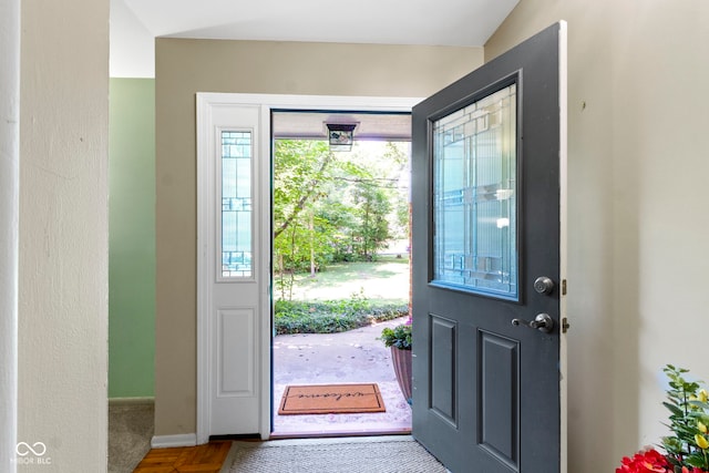 812 Eaglewood Dr, Zionsville, IN 46077 - foyer entrance with baseboards