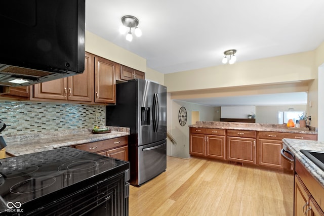 812 Eaglewood Dr, Zionsville, IN 46077 - kitchen with black appliances, light wood-style flooring, decorative backsplash, and brown cabinets