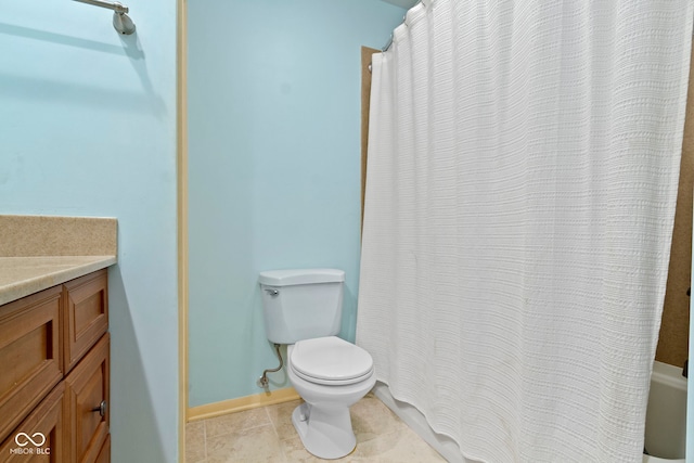 812 Eaglewood Dr, Zionsville, IN 46077 - full bathroom featuring vanity and shower / tub combo
