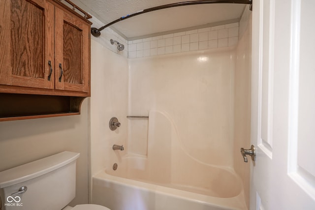 8809 Haddington Dr N, Indianapolis, IN 46256 - full bath featuring toilet and shower / bathtub combination