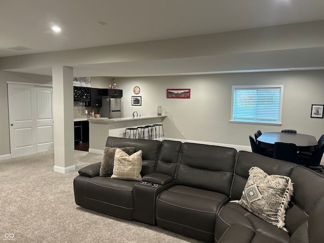 12059 Chapelwood Dr, Fishers, IN 46037 - carpeted living room featuring wet bar and baseboards
