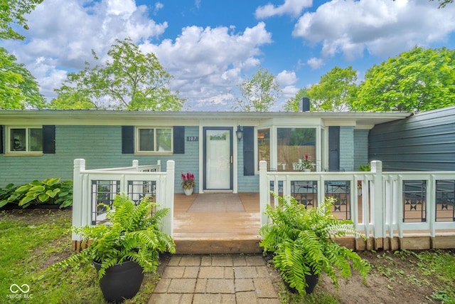 107 Pasadena Rd, Noblesville, IN 46062 - entrance to property featuring a deck