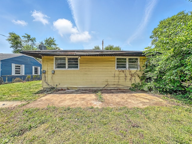 3505 N Emerson Ave, Indianapolis, IN 46218 - view of front of house featuring a front lawn