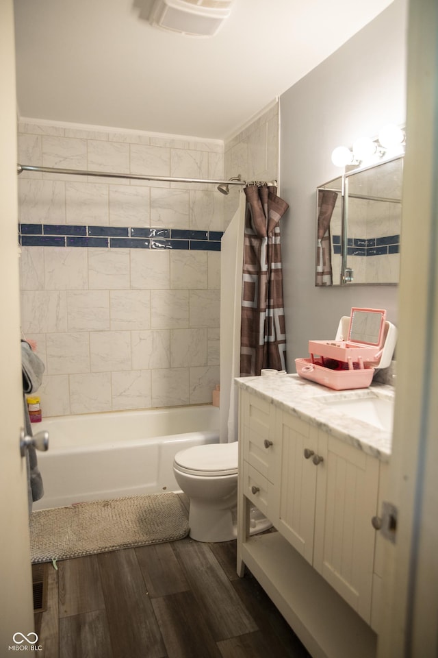 124 Georgton Ct, West Lafayette, IN 47906 - bathroom featuring wood finished floors, shower / bath combo with shower curtain, and vanity