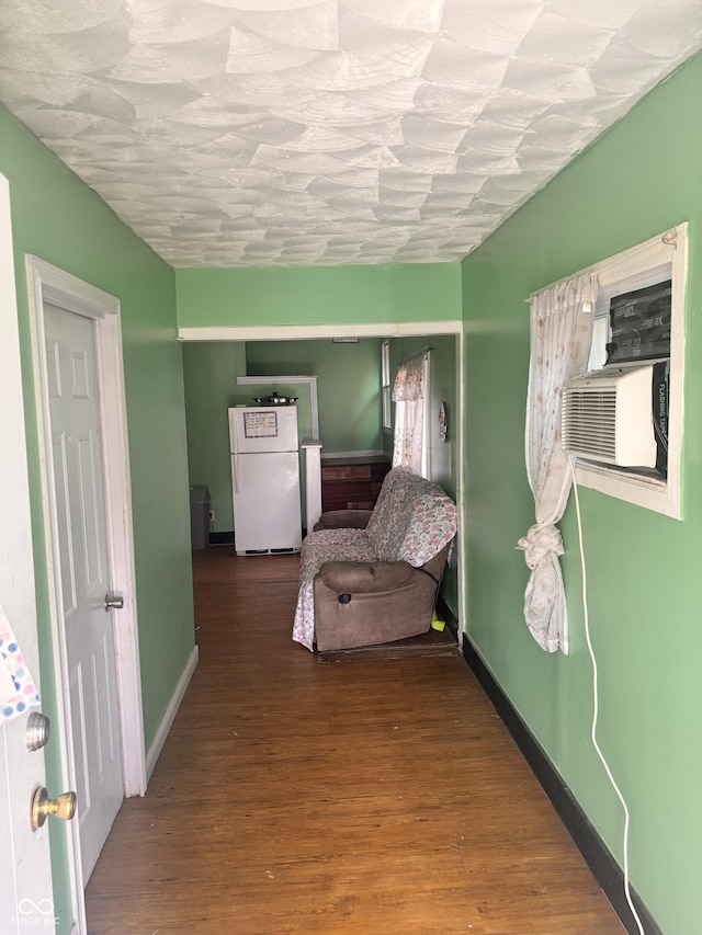 543 N Oakland Ave, Indianapolis, IN 46201 - sitting room with wood finished floors and cooling unit