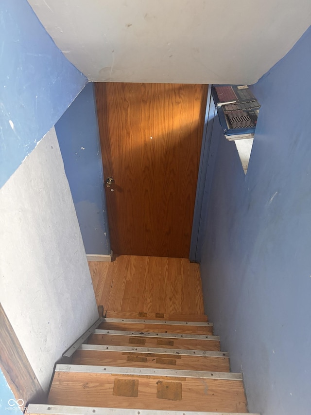 543 N Oakland Ave, Indianapolis, IN 46201 - view of staircase