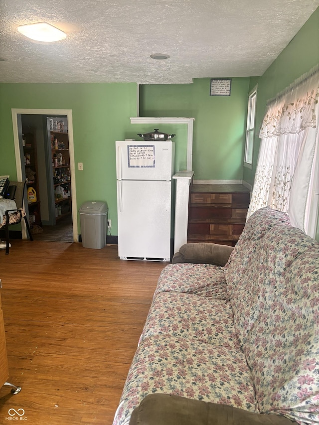 543 N Oakland Ave, Indianapolis, IN 46201 - kitchen featuring freestanding refrigerator, a textured ceiling, and wood finished floors