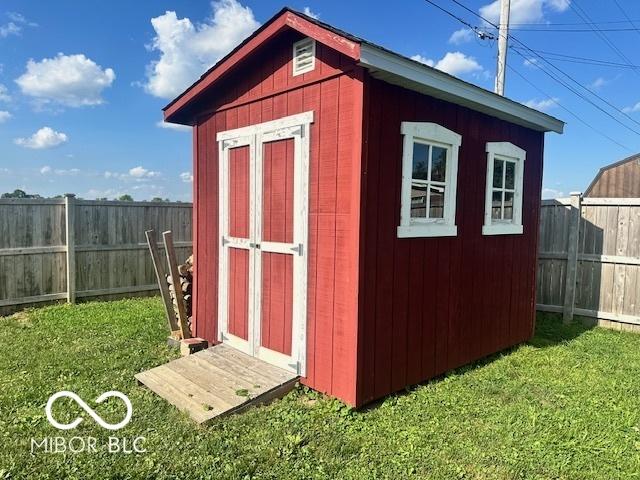 9490 N Keith Dr W, Columbus, IN 47203 - view of shed with a fenced backyard