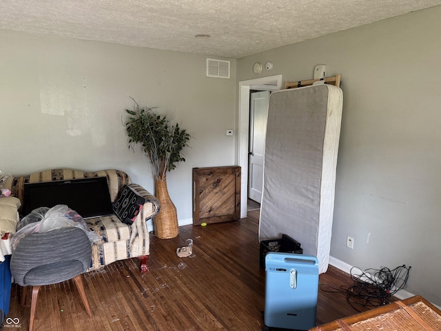 1918 14th St, Columbus, IN 47201 - sitting room featuring wood finished floors and a textured ceiling