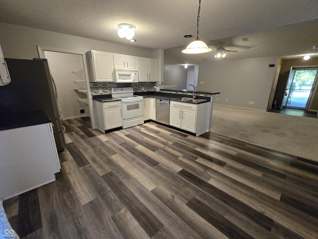 4293 Blue Spruce Ct, Greenwood, IN 46143 - kitchen featuring stainless steel appliances, a peninsula, dark countertops, a ceiling fan, and open floor plan