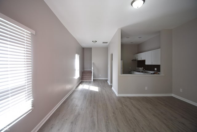 552 Jefferson Ave, Indianapolis, IN 46201 - unfurnished living room with light wood-style floors and baseboards