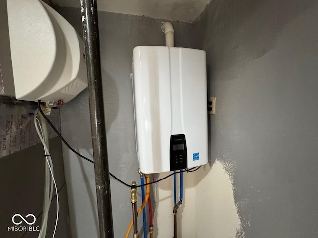 1214 Lindsey Ln, Lebanon, IN 46052 - detailed view of water heater
