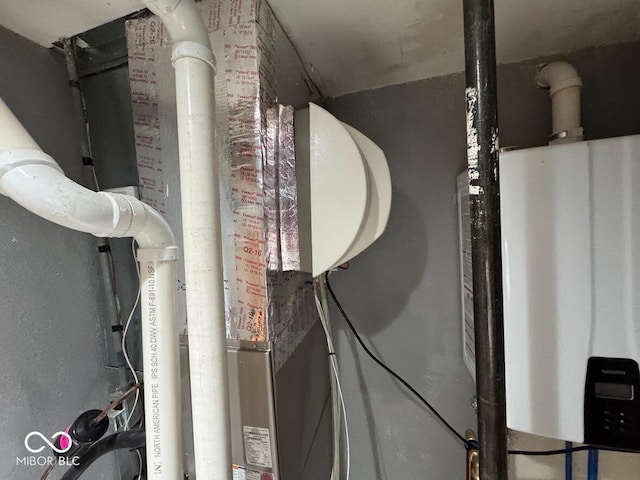 1214 Lindsey Ln, Lebanon, IN 46052 - utility room with water heater