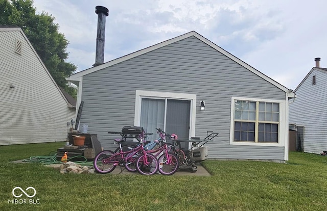 5648 Hyacinth Way, Indianapolis, IN 46254 - back of house featuring a lawn