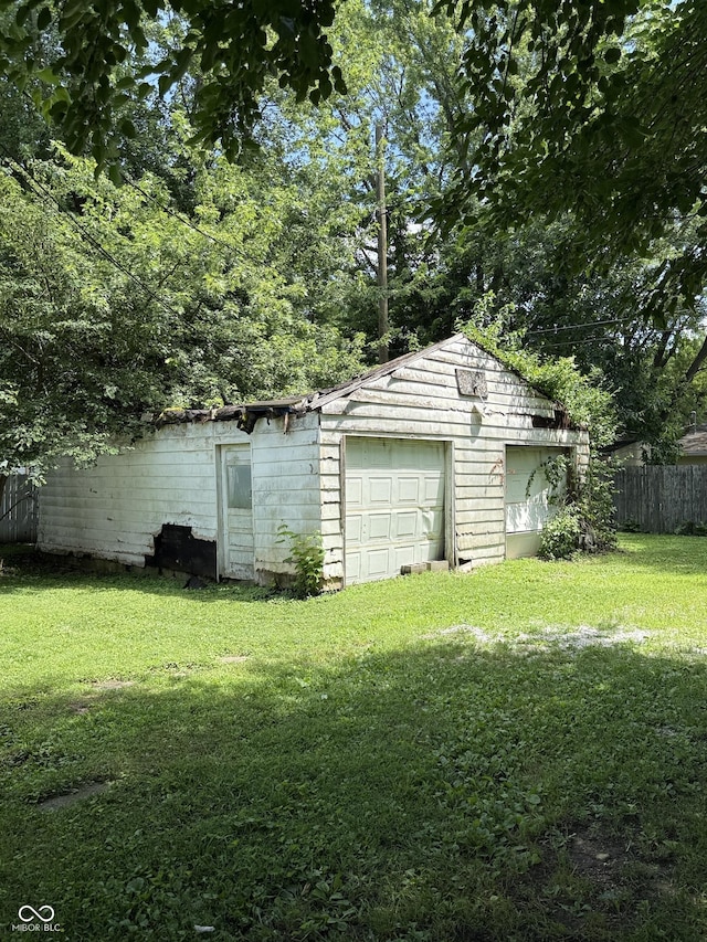 133 Michigan St, Clayton, IN 46118 - view of detached garage