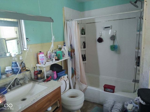 202 E Pearl St, Trafalgar, IN 46181 - full bath with shower / bath combo with shower curtain and vanity