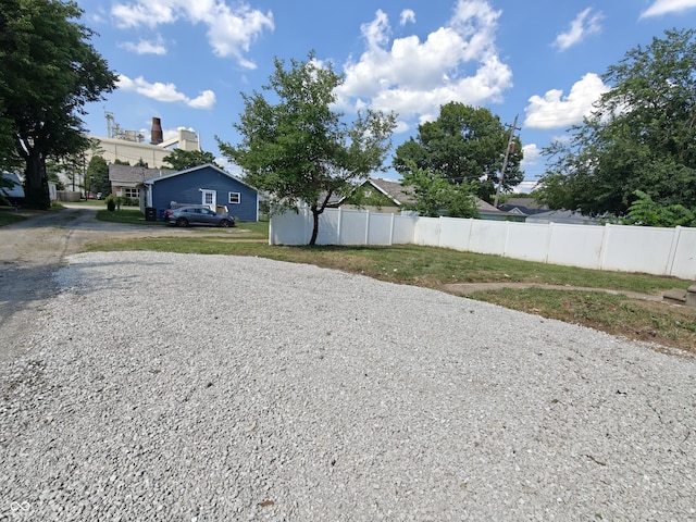 316 E Mechanic St, Shelbyville, IN 46176 - view of yard featuring gravel driveway