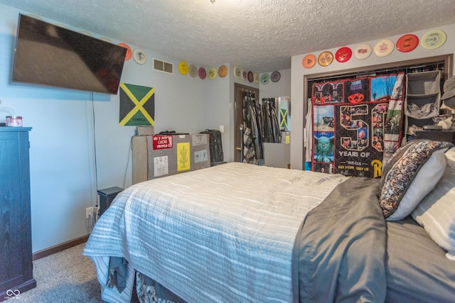 5237 Honey Comb Ln, Indianapolis, IN 46221 - carpeted bedroom featuring a textured ceiling