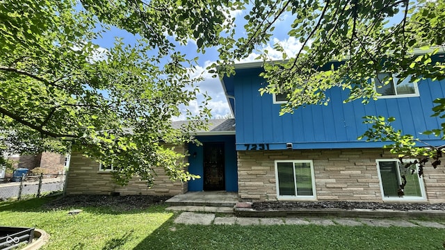 7231 S Franklin Rd, Indianapolis, IN 46259 - tri-level home featuring board and batten siding and stone siding
