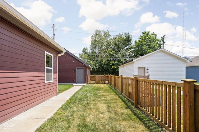 1935 Cornell Ave, Indianapolis, IN 46202 - view of yard