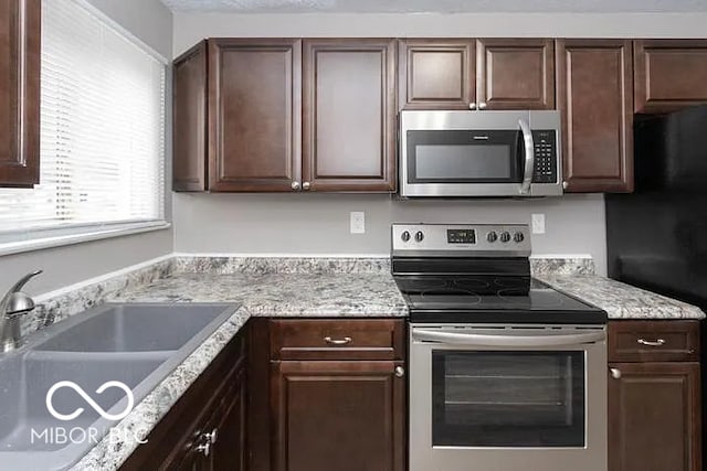3755 N Hawthorne Ln, Indianapolis, IN 46218 - photo 4