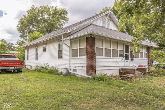 913 S Hall St, Princeton, IN 47670 - view of side of property featuring roof with shingles and a lawn