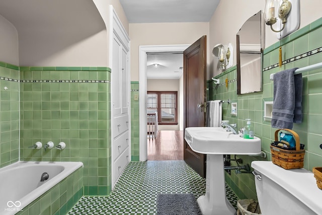 613 5th St, Columbus, IN 47201 - full bath featuring tile walls and a relaxing tiled tub