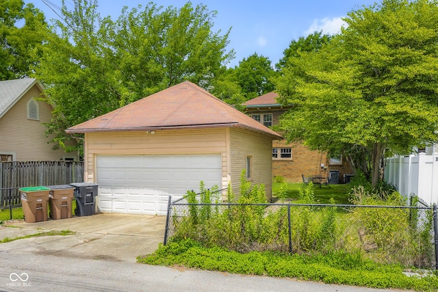 613 5th St, Columbus, IN 47201 - view of front facade featuring an outdoor structure and a detached garage