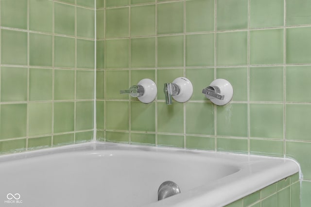 613 5th St, Columbus, IN 47201 - full bathroom with a tub