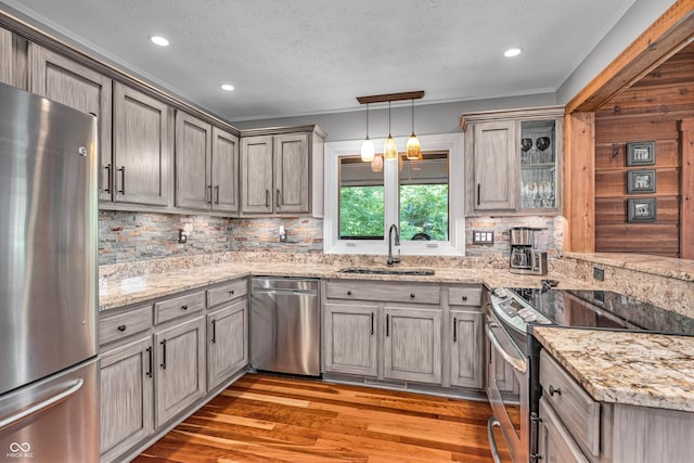 5052 Sherwood Ct, Pittsboro, IN 46167 - kitchen featuring stainless steel appliances, light wood finished floors, decorative backsplash, recessed lighting, and pendant lighting