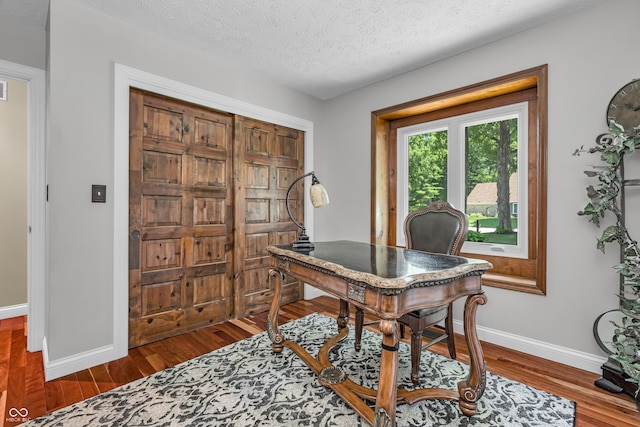 5052 Sherwood Ct, Pittsboro, IN 46167 - office space featuring wood finished floors and a textured ceiling