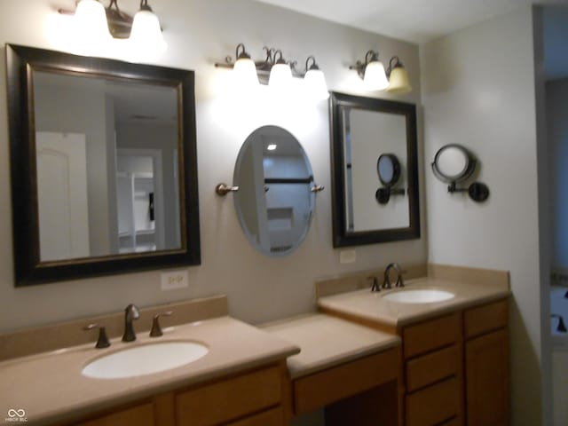 7653 W Old Colony Dr, New Palestine, IN 46163 - full bath with double vanity
