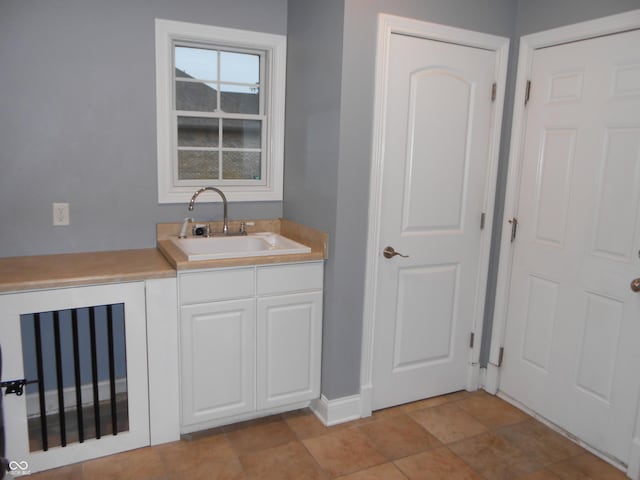 7653 W Old Colony Dr, New Palestine, IN 46163 - bar area featuring a sink and baseboards
