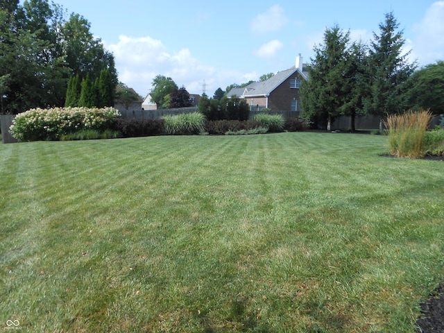 7653 W Old Colony Dr, New Palestine, IN 46163 - view of yard