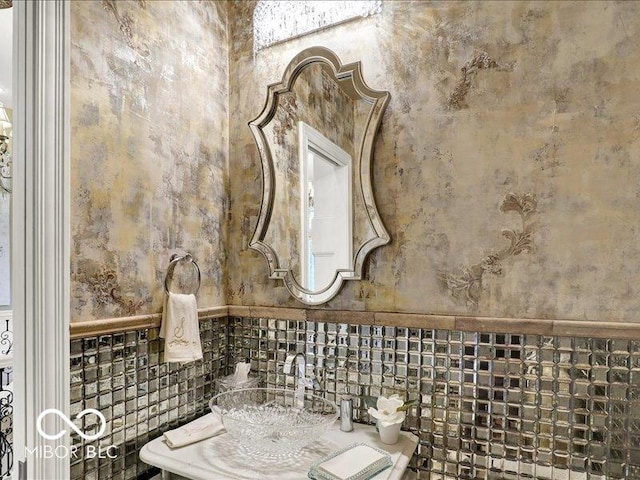 3808 Claybrook Ct, Bargersville, IN 46106 - bathroom featuring vanity