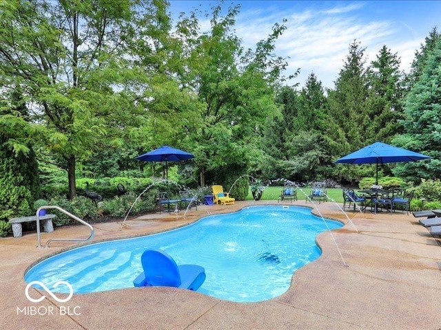 3808 Claybrook Ct, Bargersville, IN 46106 - swimming pool featuring a patio area