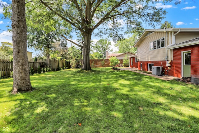1441 Hunter Pl, Columbus, IN 47203 - view of yard
