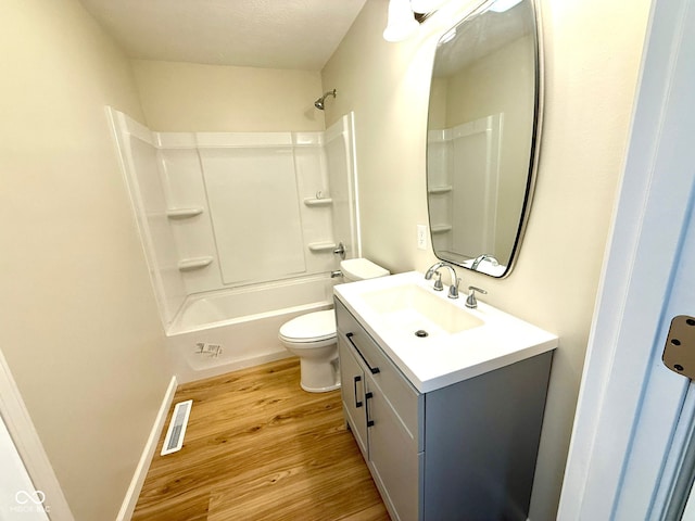 1809 Beam Rd, Columbus, IN 47201 - bathroom featuring wood finished floors, vanity, and bathtub / shower combination