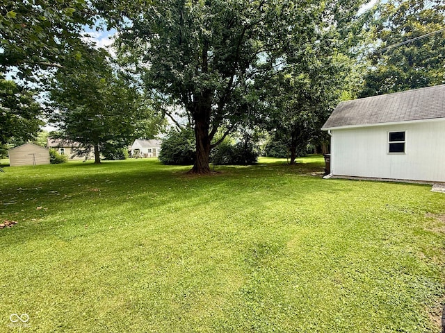 1809 Beam Rd, Columbus, IN 47201 - view of grassy yard
