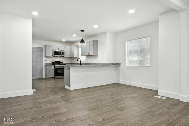 2000 N Dexter St, Indianapolis, IN 46202 - kitchen featuring dark wood finished floors, gray cabinets, recessed lighting, appliances with stainless steel finishes, and a peninsula