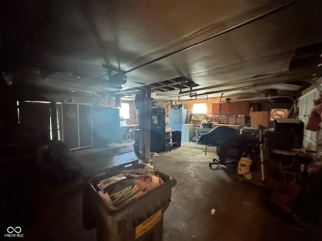 9012 W Evergreen Dr, Columbus, IN 47201 - view of below grade area
