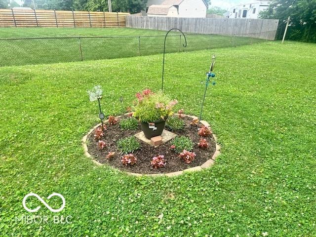 3043 Fairlawn Dr, Columbus, IN 47203 - photo 32
