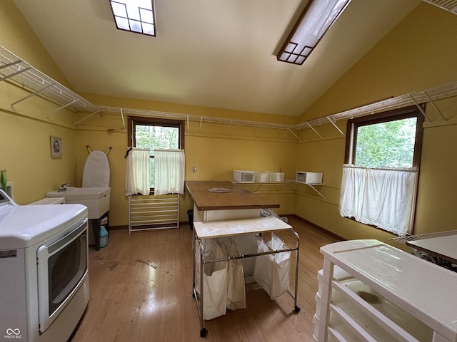2765 S 1200 E, Zionsville, IN 46077 - kitchen featuring washer / clothes dryer, vaulted ceiling, light wood-style flooring, and healthy amount of natural light