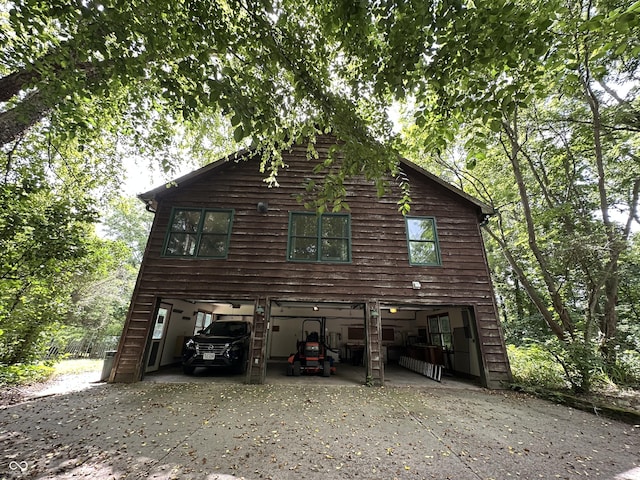 2765 S 1200 E, Zionsville, IN 46077 - view of side of home with driveway and an attached garage