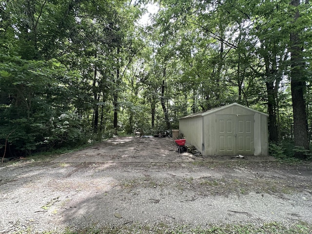 2765 S 1200 E, Zionsville, IN 46077 - view of yard with a shed
