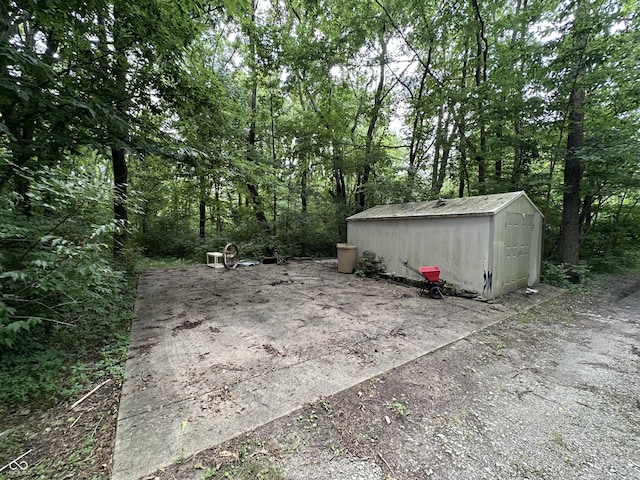 2765 S 1200 E, Zionsville, IN 46077 - view of yard with a storage shed and a forest view