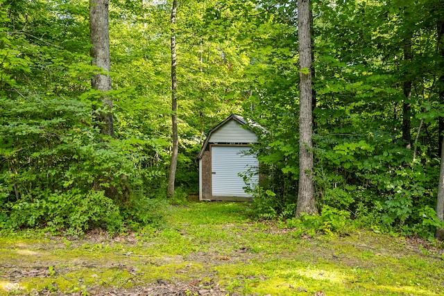 173 W Lakeview Dr, Nineveh, IN 46164 - view of yard featuring a storage unit and a wooded view